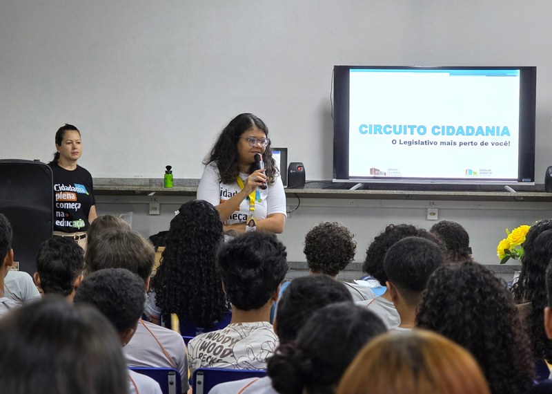 Alunos da Escola Geraldo Veloso aprendem sobre o papel do Poder Legislativo