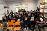 Elmar leva o Programa Conhecendo o Legislativo até a escola Izaura de Fátima