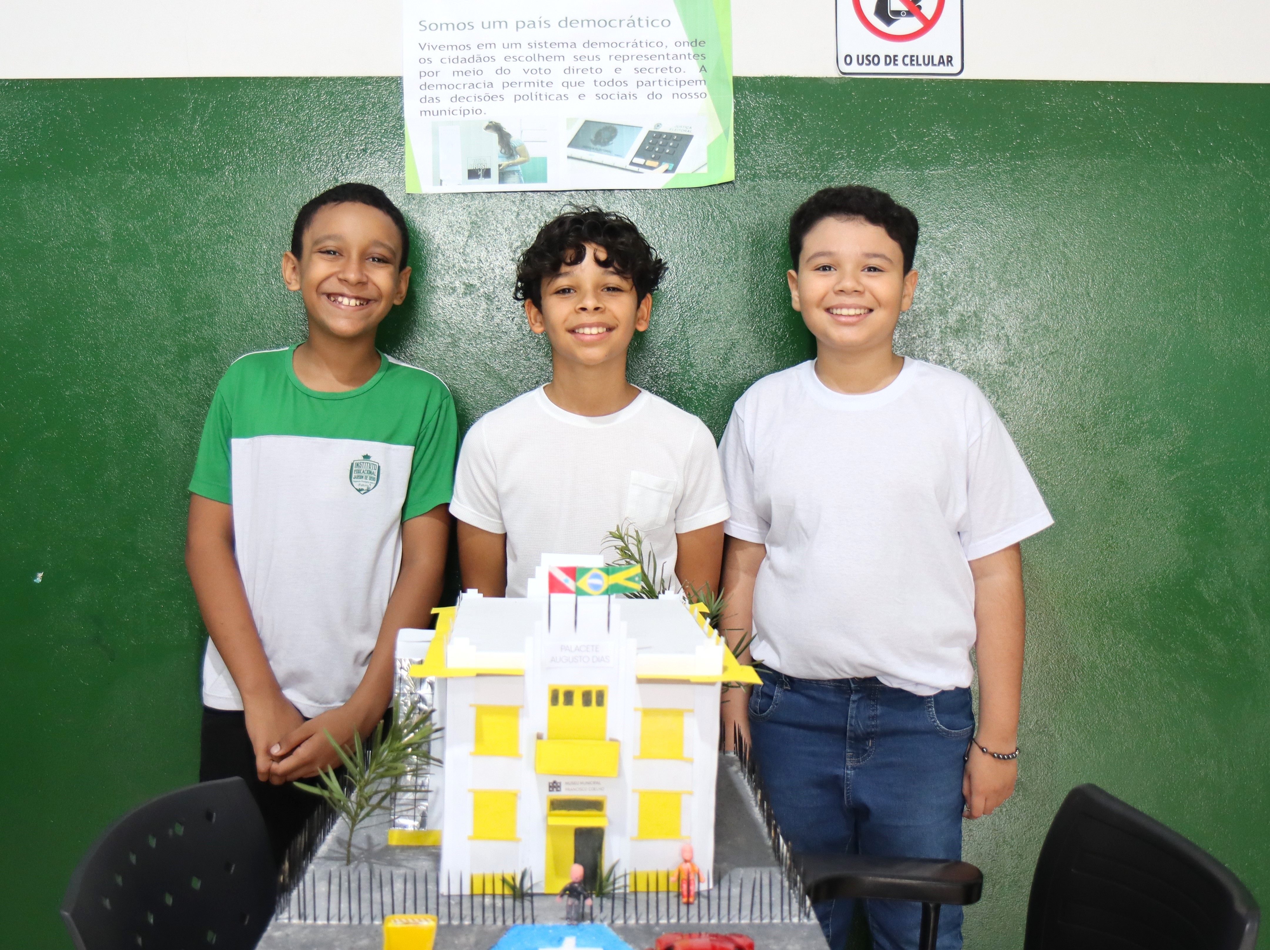 Elmar prestigia Feira Cultural Cultural na Escola Jardim de Deus