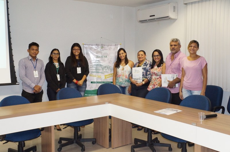 ESCOLA DO LEGISLATIVO REALIZA REUNIÃO COM OS PROFESSORES DAS ESCOLAS QUE PARTICIPARÃO DO PROGRAMA CÂMARA MIRIM 2017
