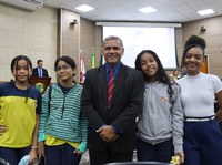 Orlando Elias recebe vereadores mirins da escola Botinho Encantado