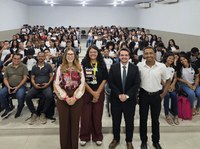 Escola Jonathas Pontes recebe palestra em alusão ao Dia Nacional da Juventude
