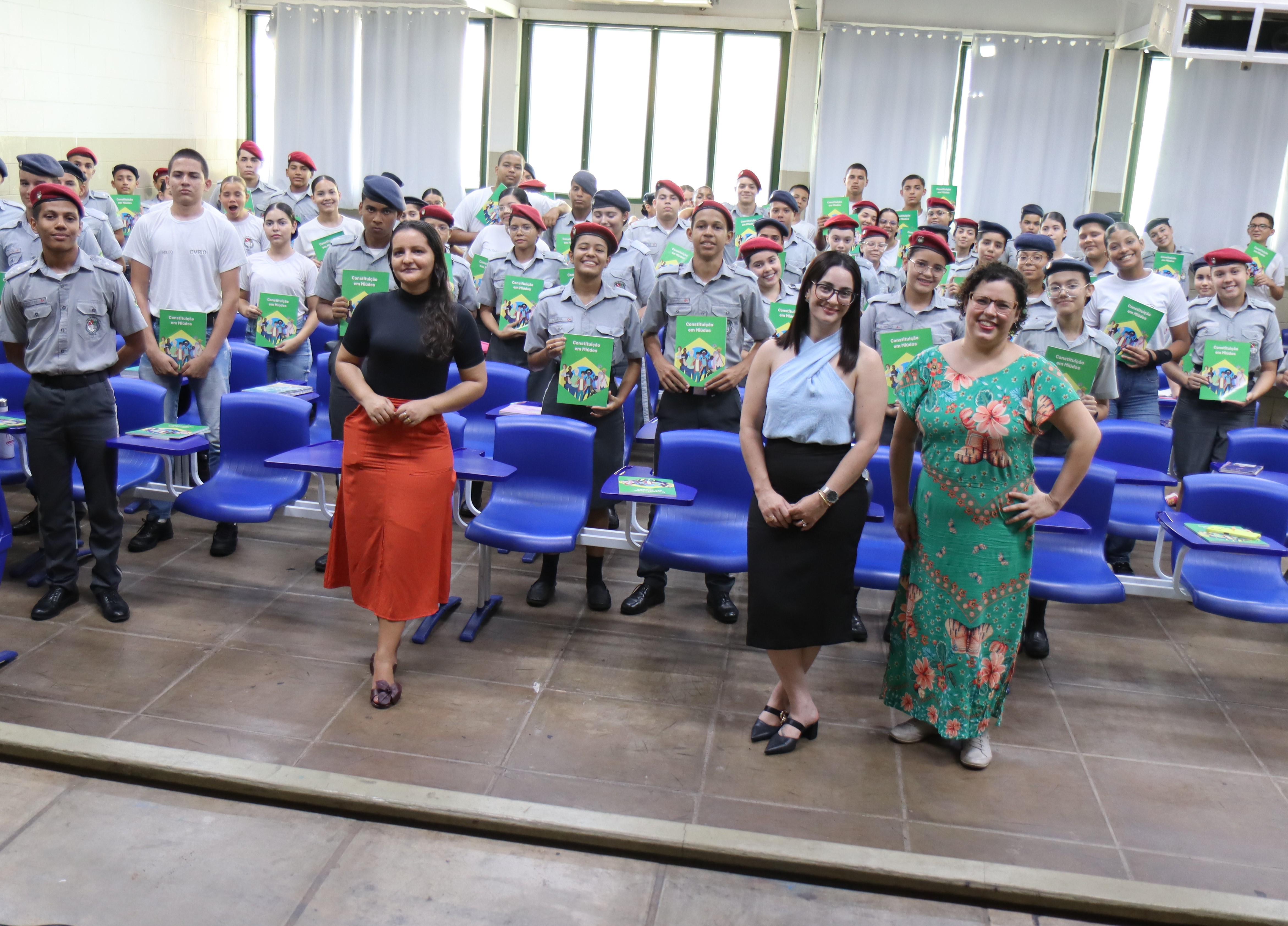 Projeto Constituição em Miúdos: Elmar realiza palestra no CMRIO