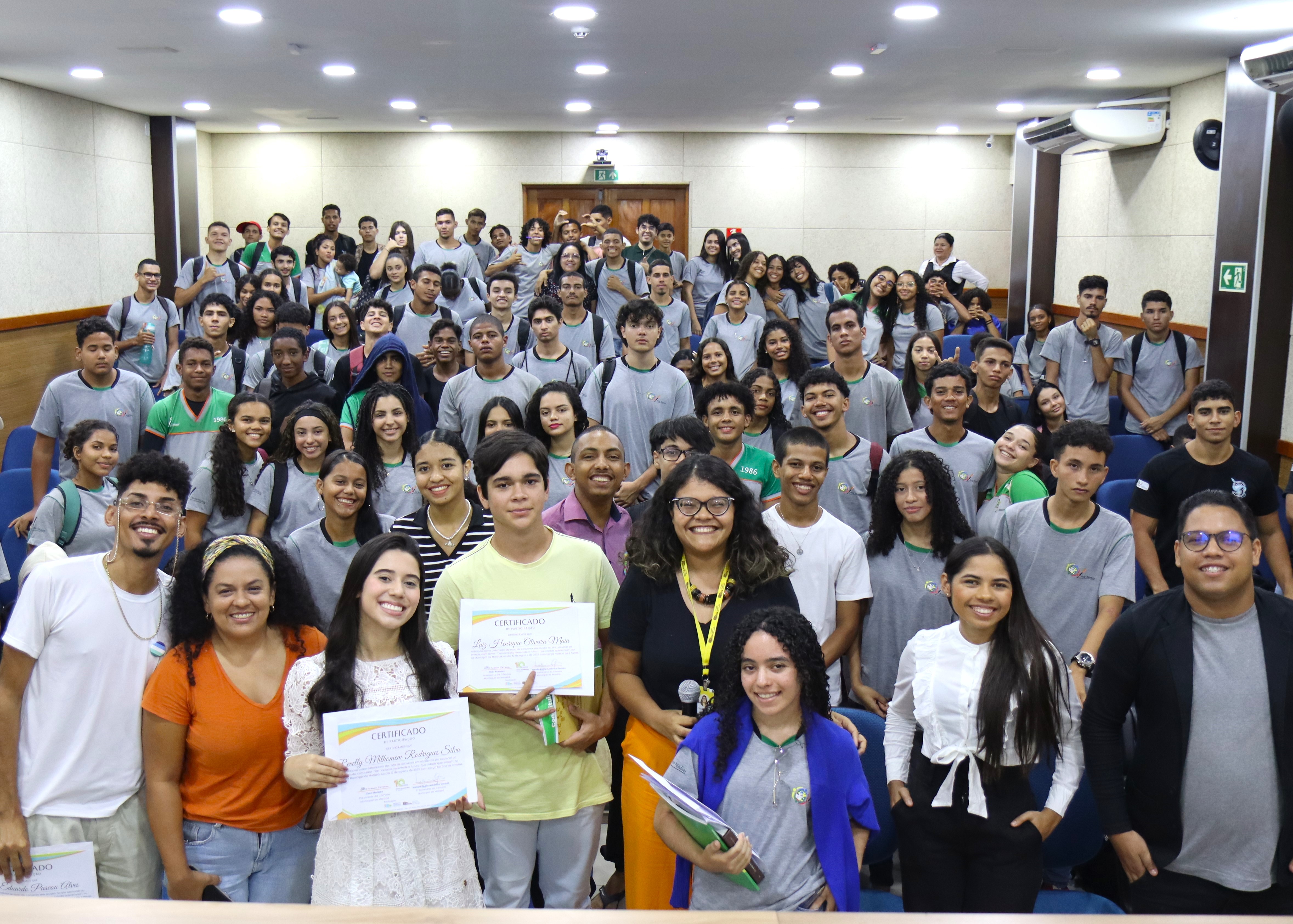 Roda de conversa marca o Dia Nacional da Juventude