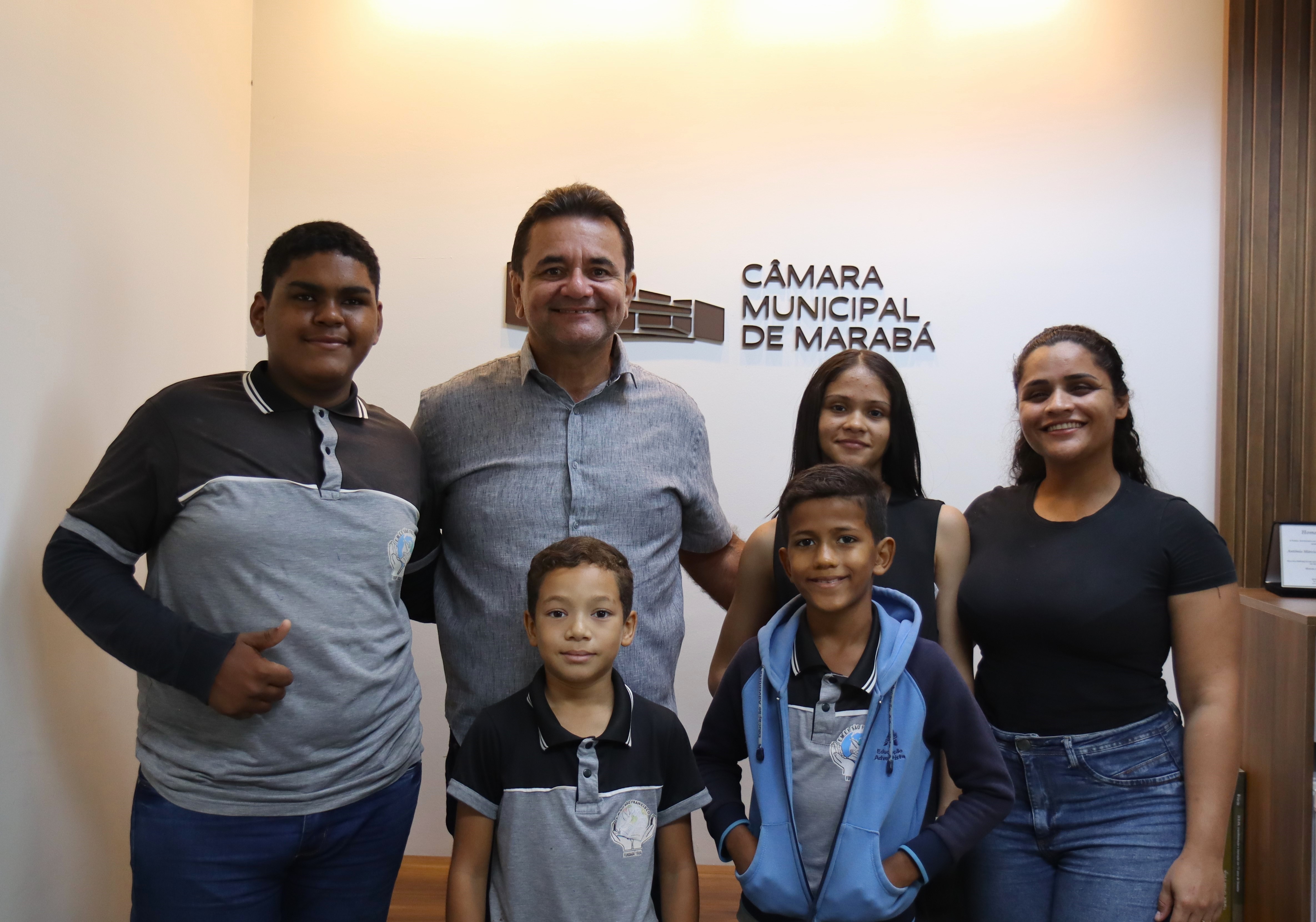 Vereador Márcio do São Félix recepciona os vereadores mirins da Escola São Francisco