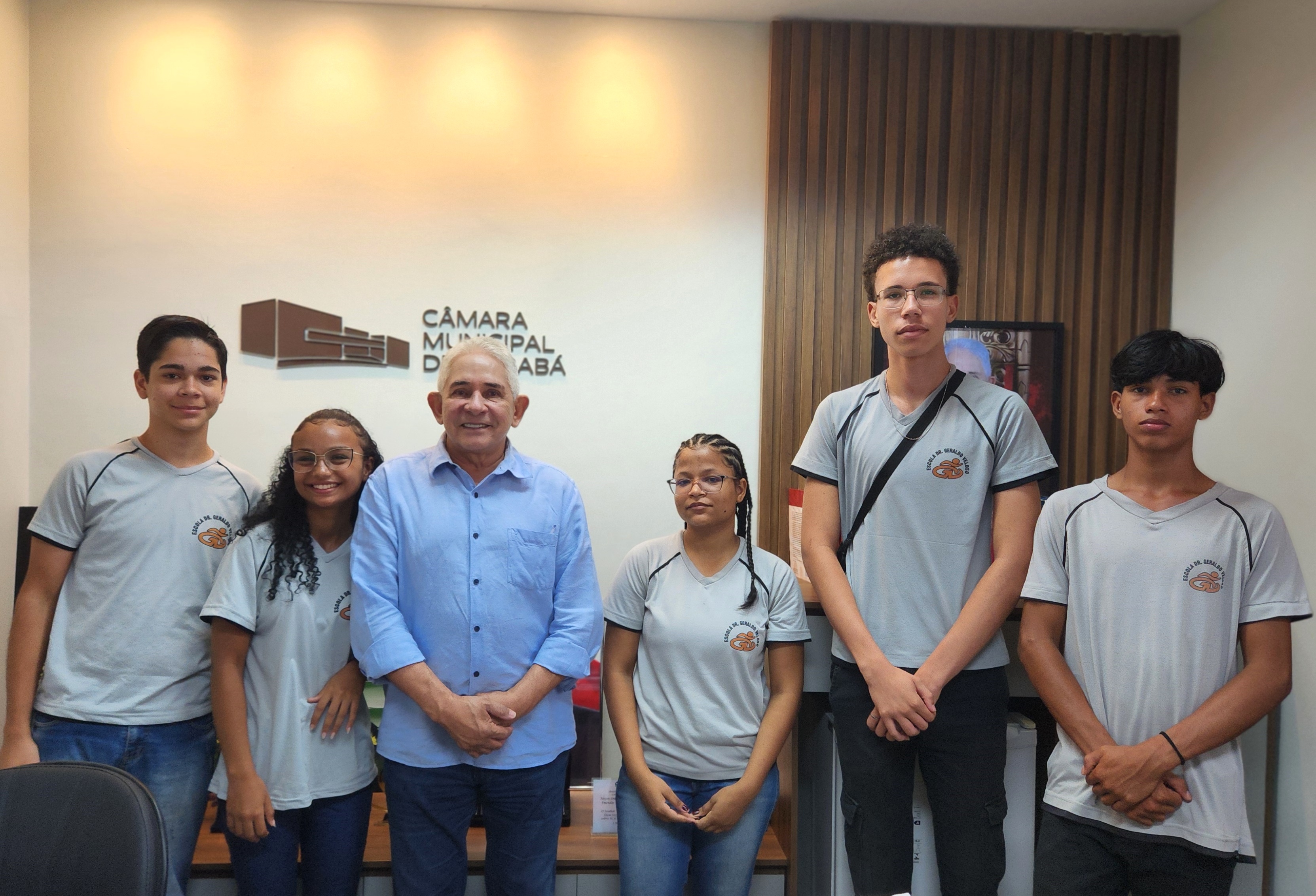 Vereadores do Parlamento Jovem visitam gabinete do vereador Coronel Araújo