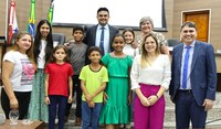Vereadores mirins da Escola Doralice de Andrade se reúnem com a Dra. Cristina Mutran