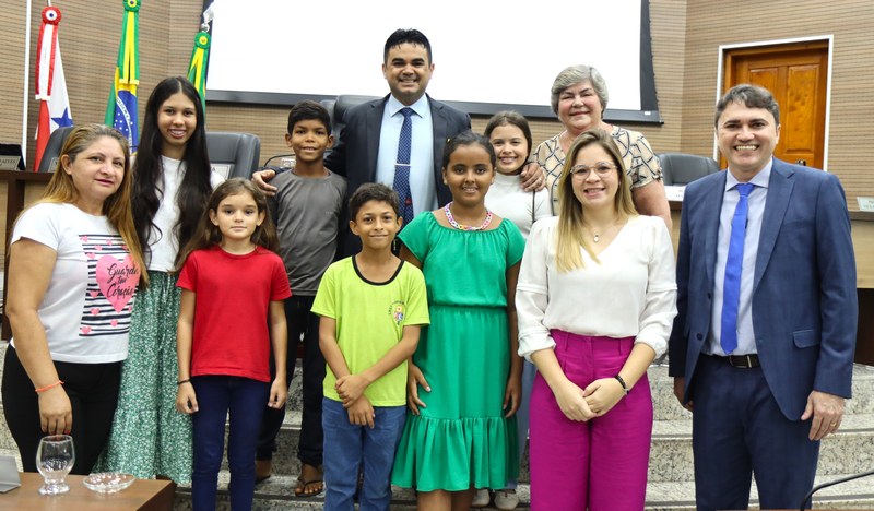 Vereadores mirins da Escola Doralice de Andrade se reúnem com a Dra. Cristina Mutran