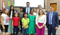 Vereadores mirins da Escola Doralice de Andrade se reúnem com a Dra. Cristina Mutran