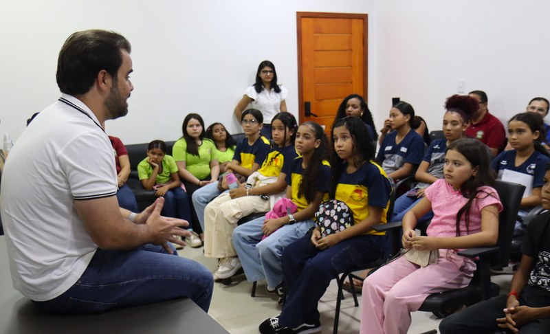 Vereadores mirins visitam o Poder Executivo