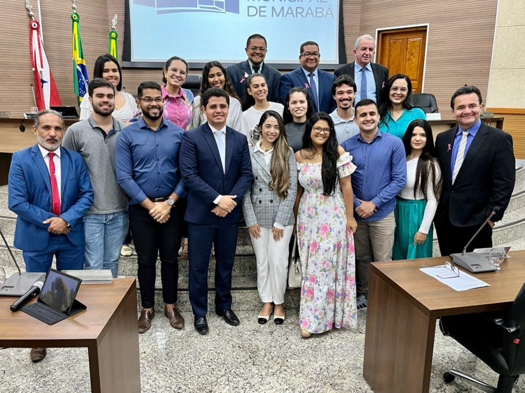 Acadêmicos do “Plantão do Amor” apresentam projeto na sessão da Câmara