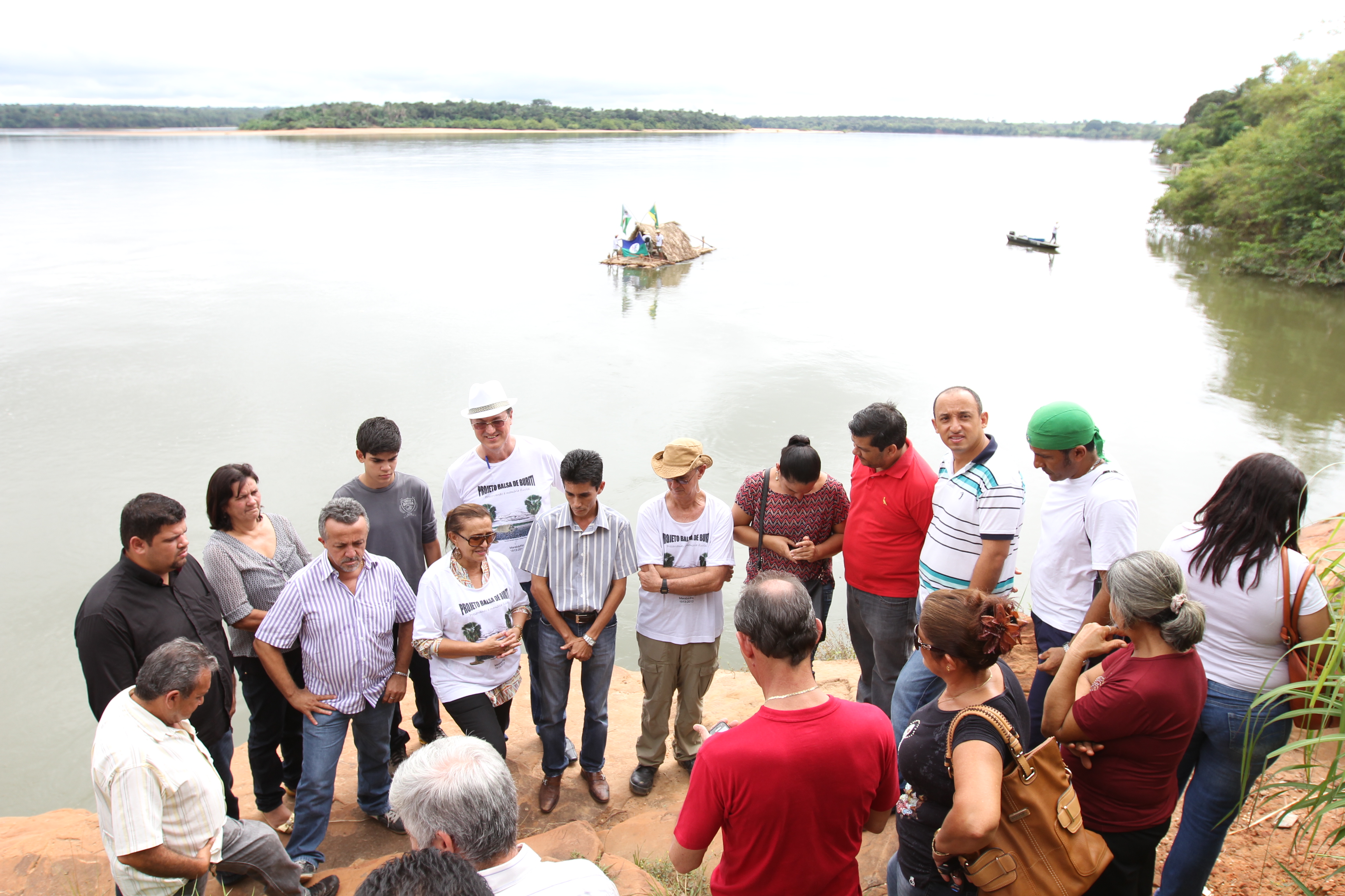 Balsa de Buriti sai do Estreito, no Maranhão, rumo a Marabá