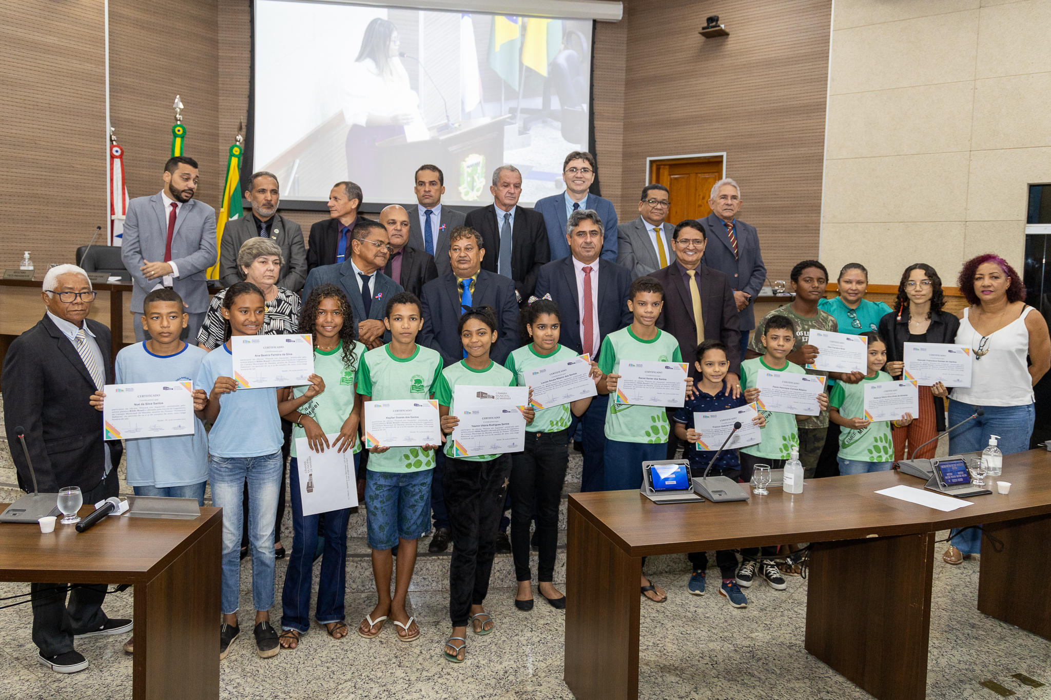 Alunos do curso de pintura recebem certificados na Câmara