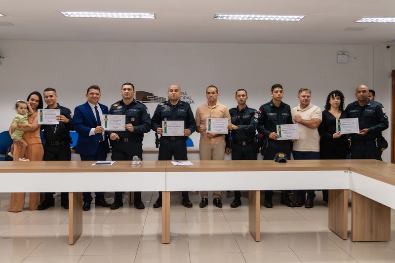 Câmara entrega Moção de Aplausos a seis policiais militares por atuação no combate ao tráfico