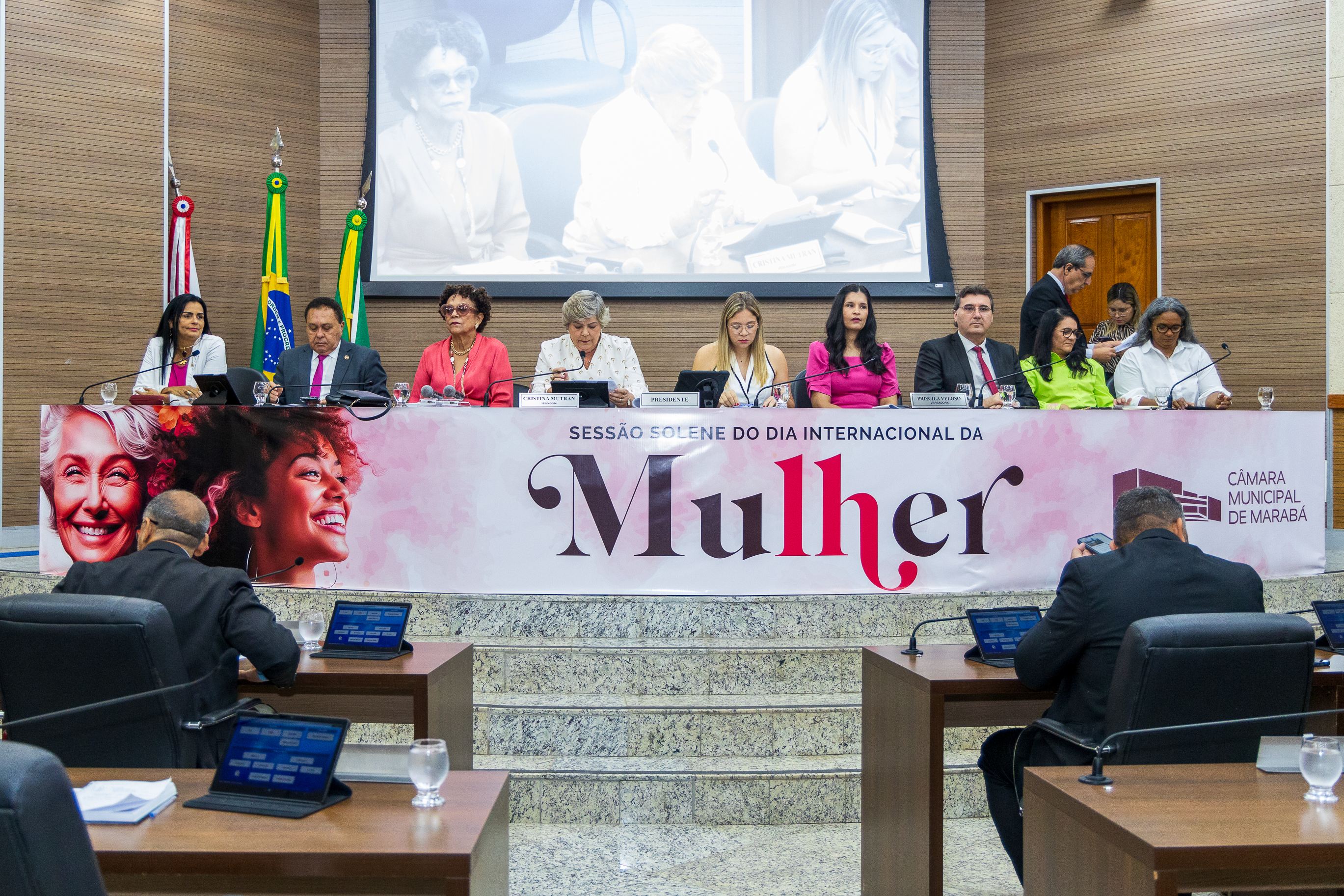 Câmara homenageia 20 mulheres em sessão solene