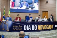 Câmara homenageia e condecora 19 advogados em Sessão Solene