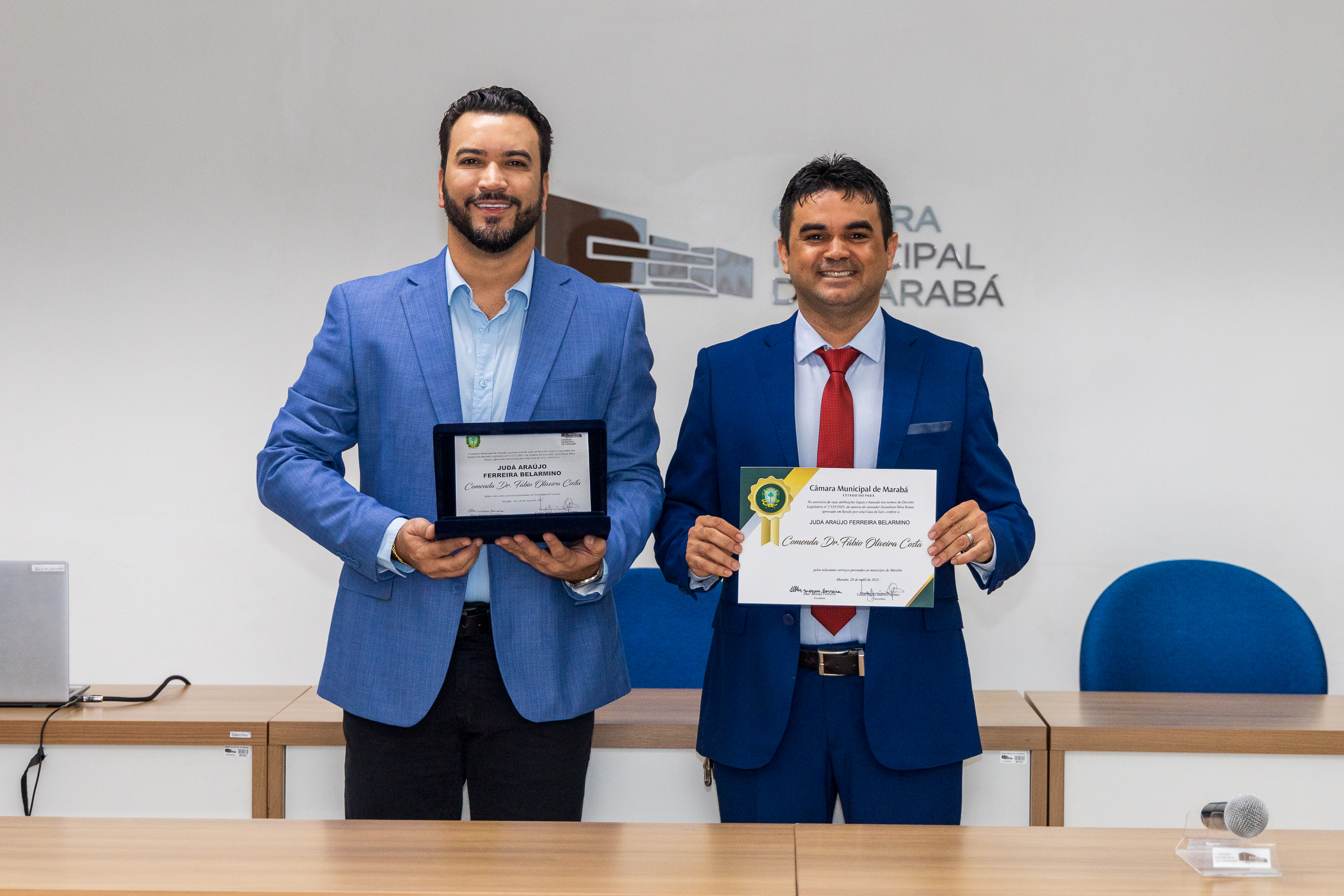 Câmara homenageia médico que atua na rede pública de saúde