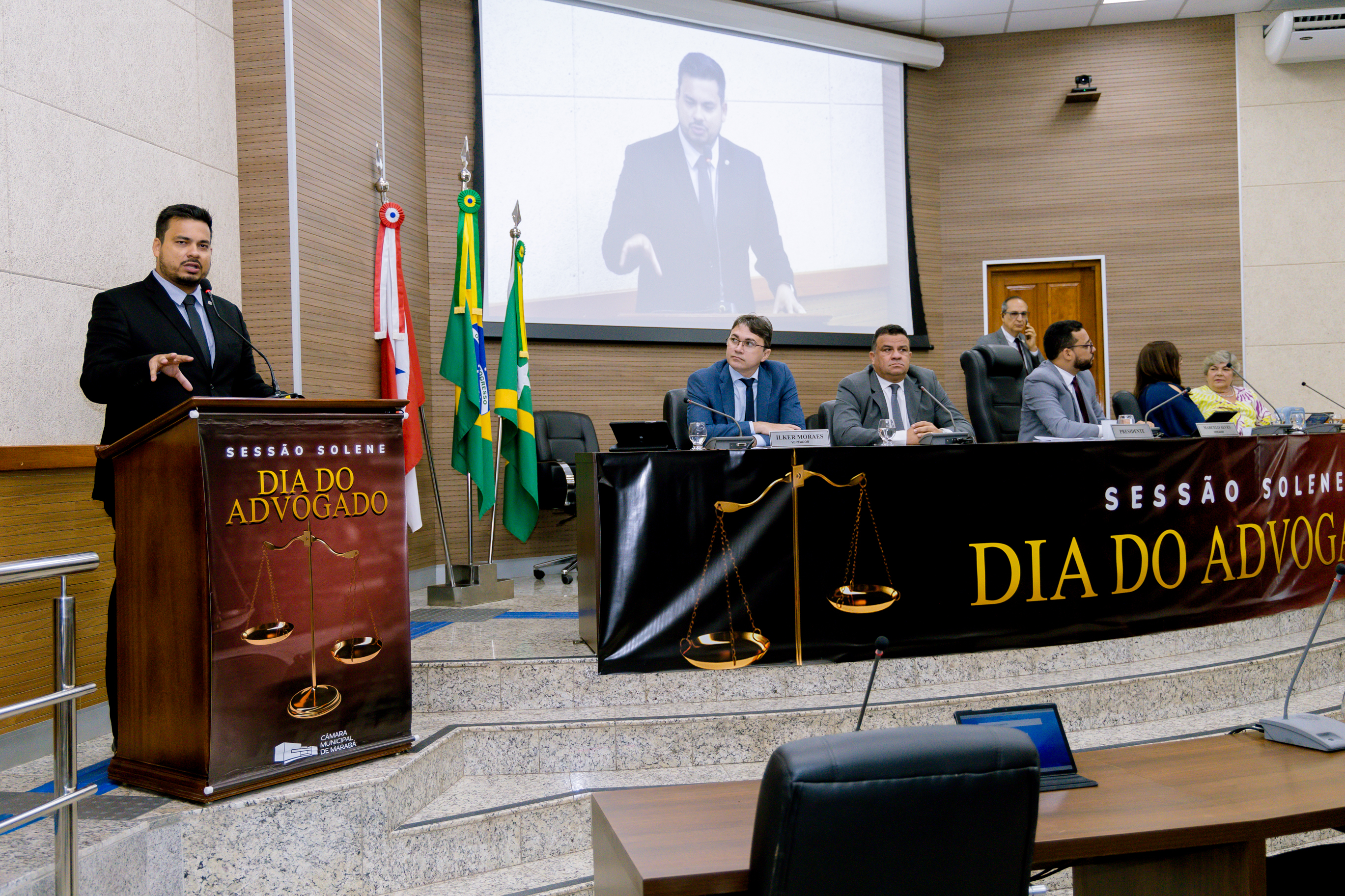 Câmara homenageia seis advogados em sessão solene