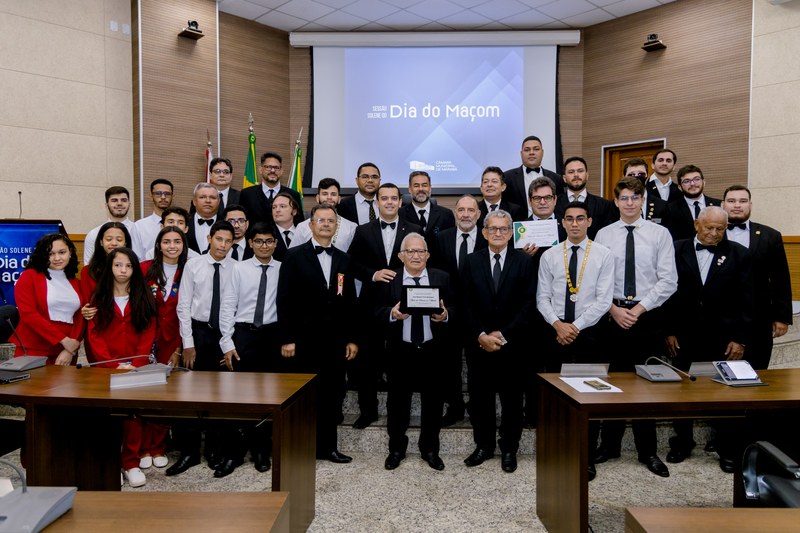Cinco maçons de Marabá são condecorados em sessão solene