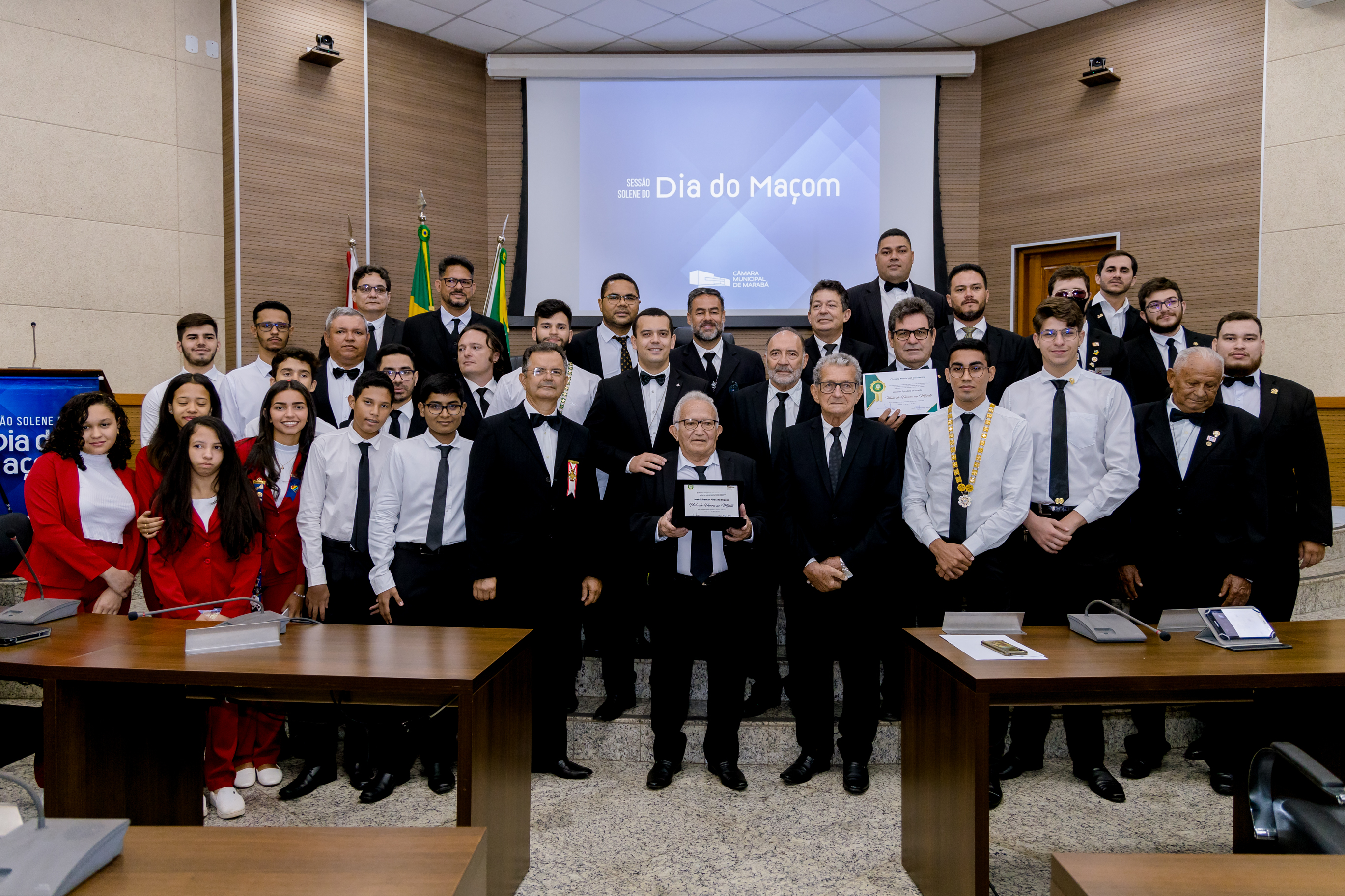 Cinco maçons de Marabá são condecorados em sessão solene  