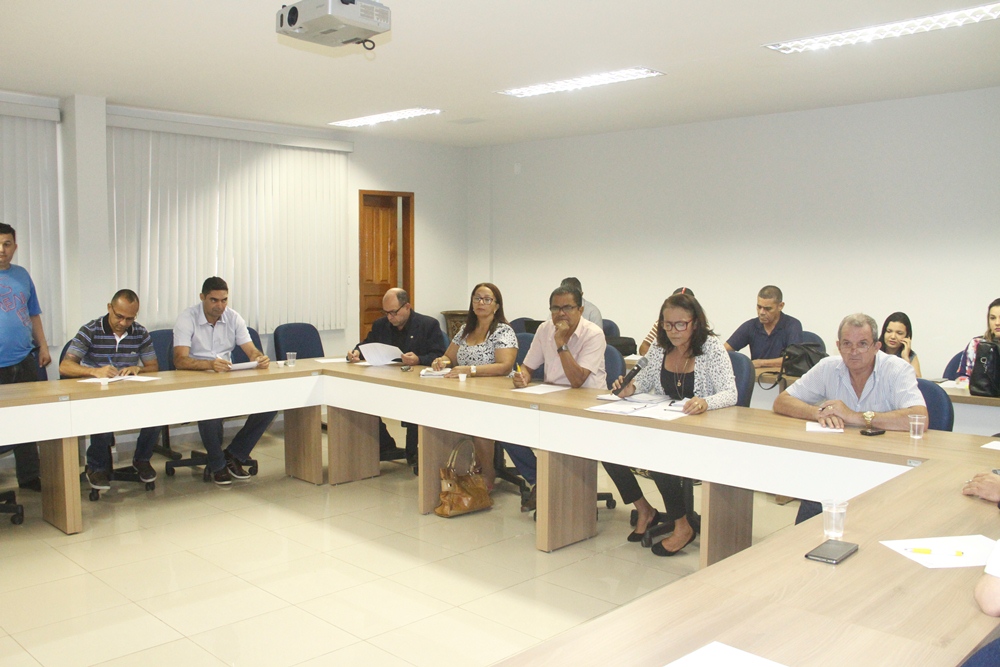 Comissão de Administração e Segurança discute iluminação pública com três secretários municipais