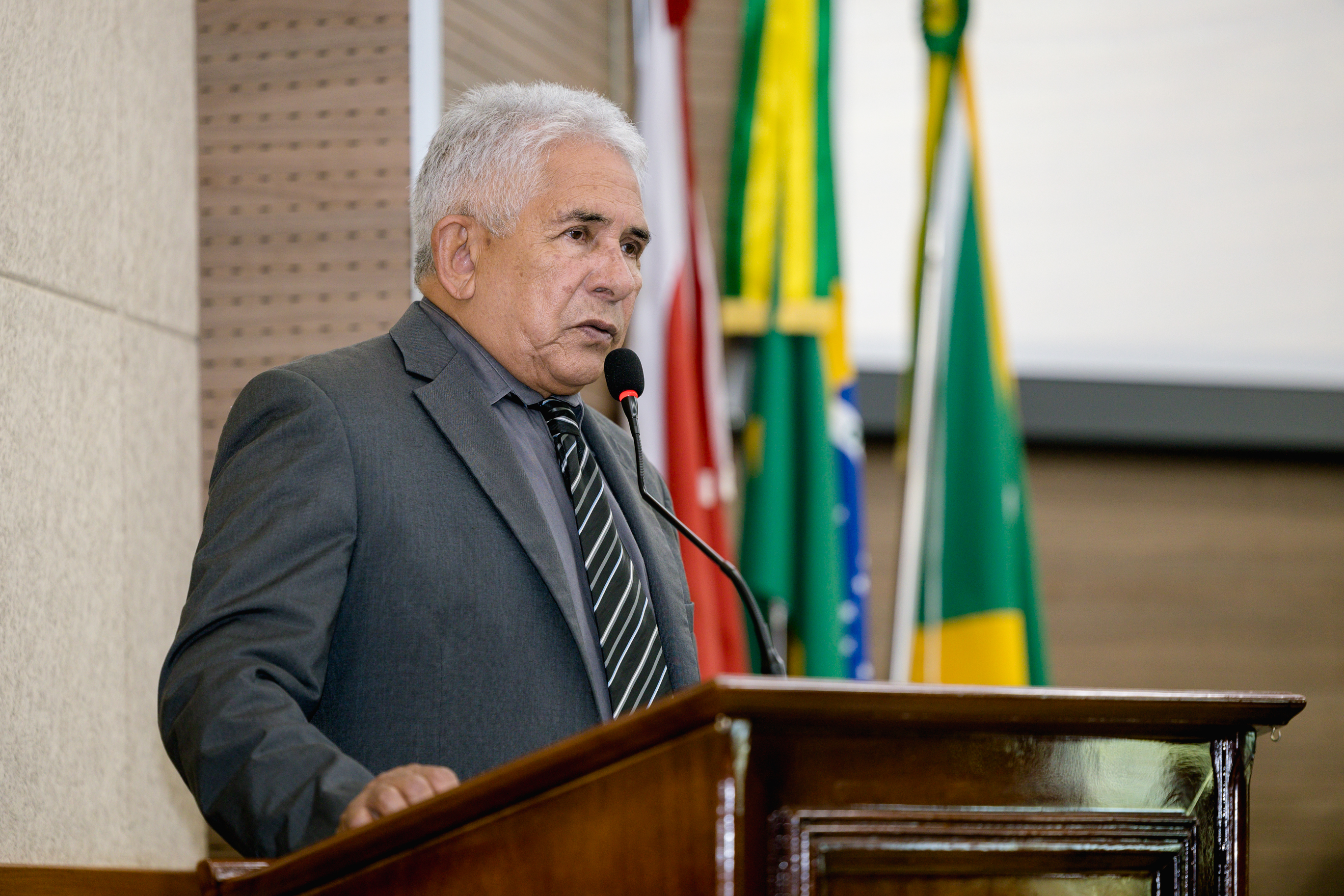 Coronel Araújo pede criação de  cartilha para pessoas com deficiência