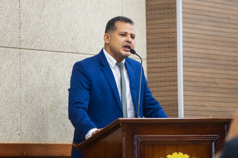 Dean requisita reforma do NEI Raimunda Oliveira Rocha