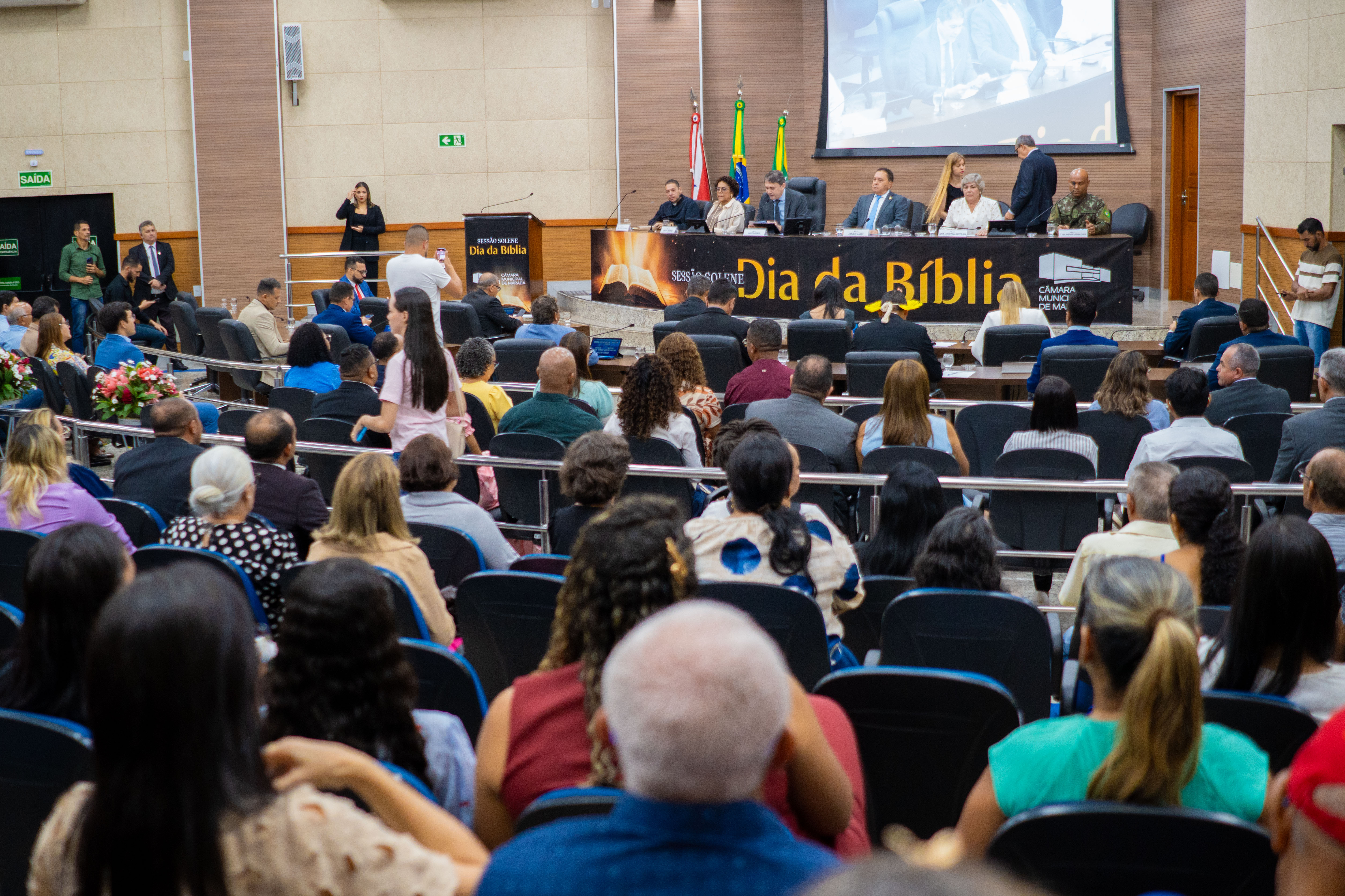 Em sessão do Dia da Bíblia, 19 personalidades são homenageadas