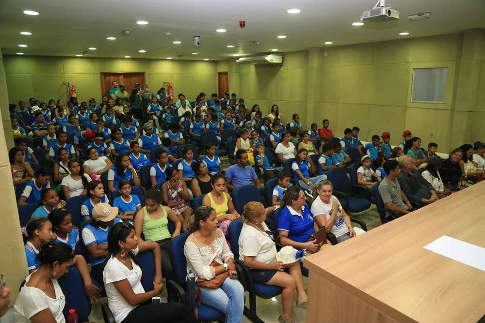 Estudantes pedem ajuda da Câmara para resolver caso de violência