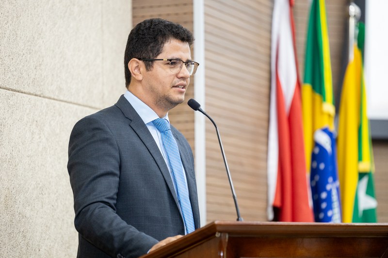 Fernando Henrique sugere auxílio financeiro a estudantes universitários