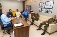 General visita vereadores e convida para passagem de comando na 23ª Brigada