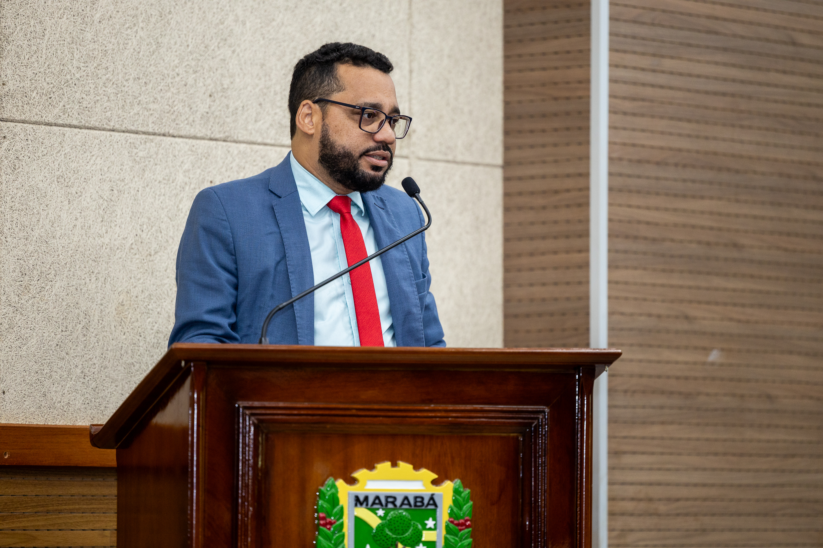 Marcelo Alves comemora reforma da Feira da Laranjeiras e da escola Elinda Costa