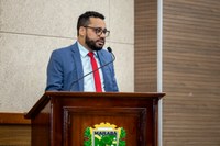 Marcelo Alves comemora reforma da Feira da Laranjeiras e da escola Elinda Costa