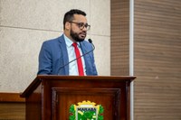 Marcelo Alves comemora reforma da Feira da Laranjeiras e da escola Elinda Costa