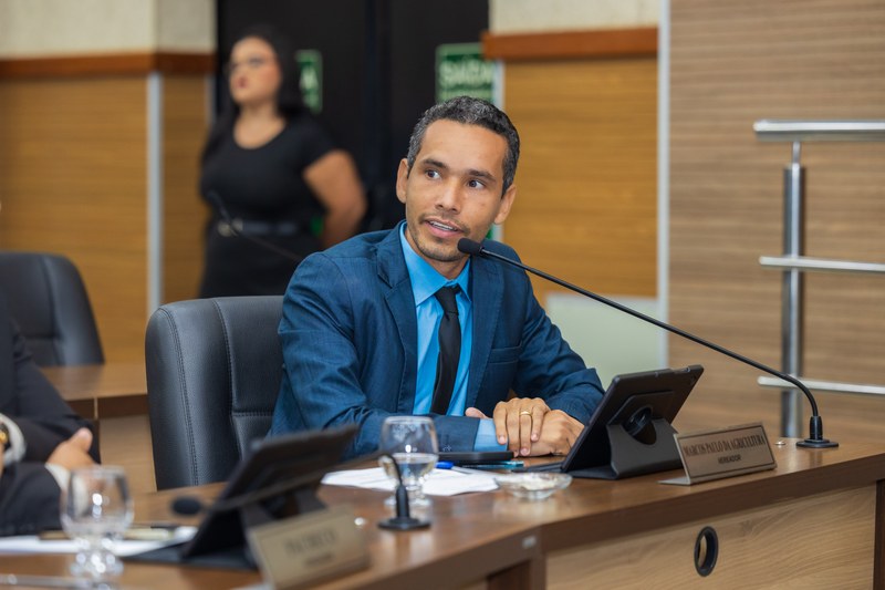 Marcos Paulo cobra abastecimento de água em três PAs
