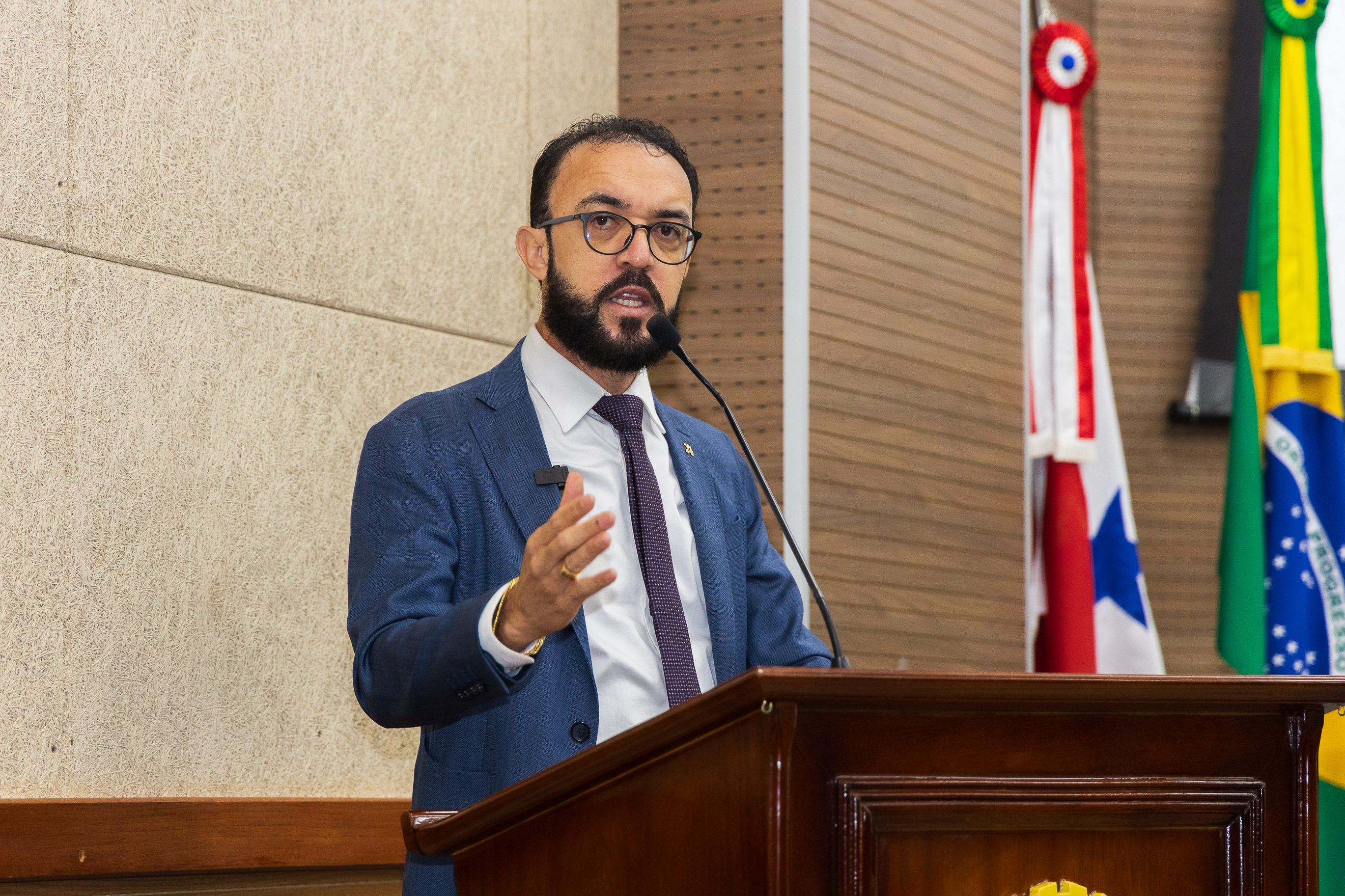Miterran Feitosa apresenta projeto para município contratar ONGs   