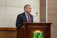 Orlando Elias cobra operação tapa-buraco na Avenida Antônio Vilhena