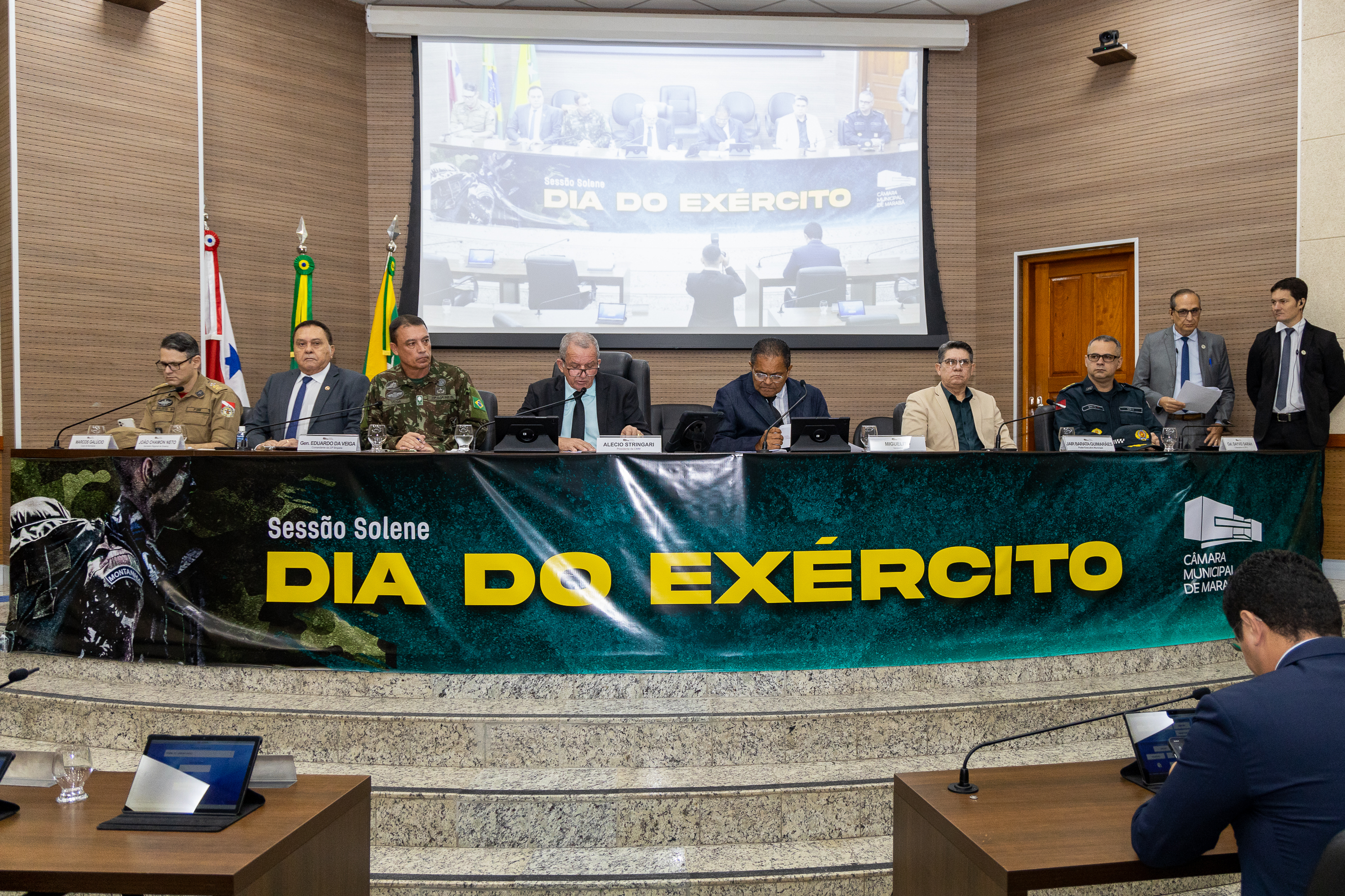 Para celebrar o Dia do Exército, Câmara homenageia 5 militares