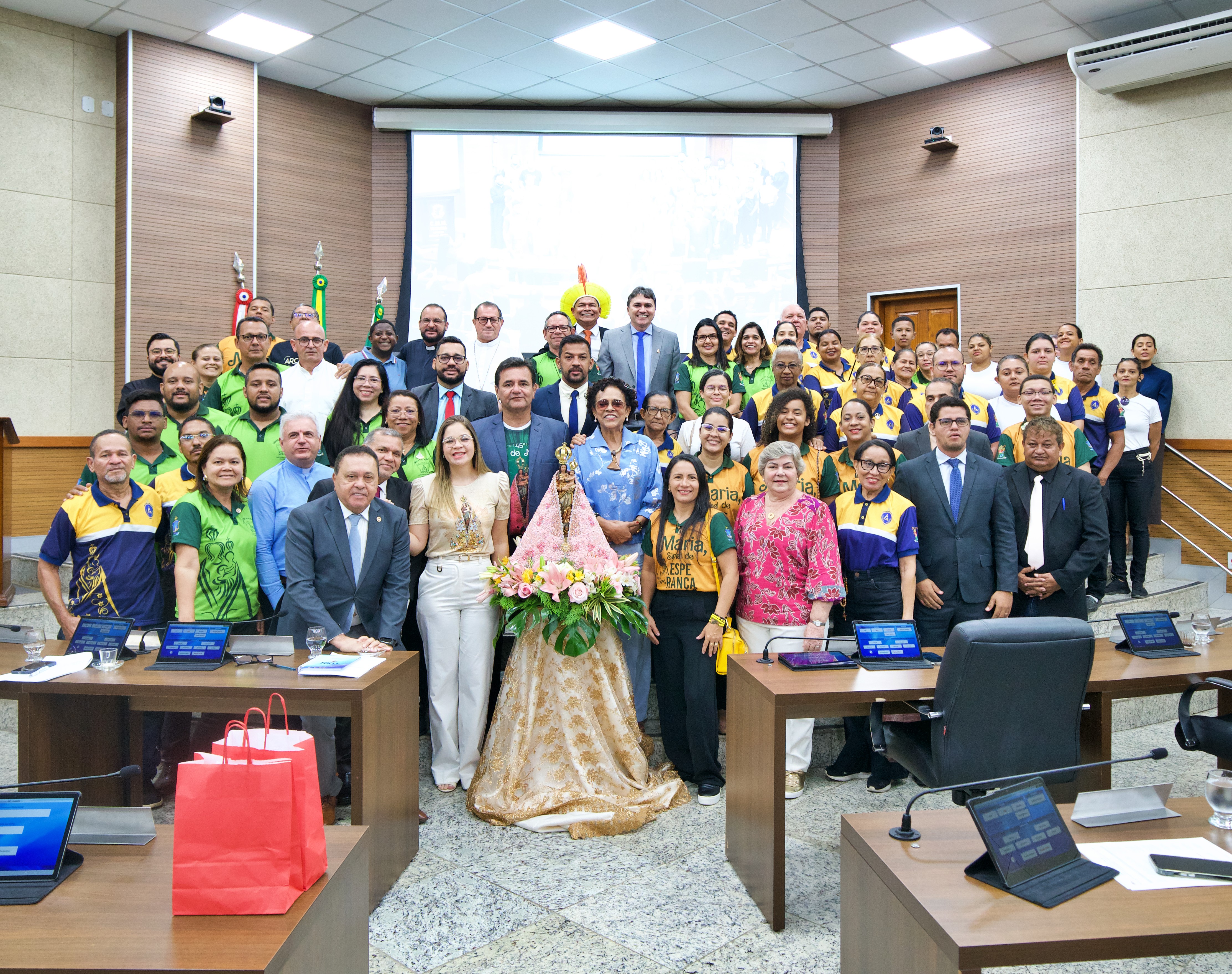 𝗣𝗮𝘀𝘀𝗮𝗴𝗲𝗺 𝗱𝗲 𝗡𝗼𝘀𝘀𝗮 𝗦𝗲𝗻𝗵𝗼𝗿𝗮 𝗽𝗲𝗹𝗮 𝗖𝗮̂𝗺𝗮𝗿𝗮 𝗿𝗲𝗳𝗼𝗿𝗰̧𝗮 𝗰𝗼𝗻𝘃𝗶𝘁𝗲 𝗮𝗼 𝗖𝗶́𝗿𝗶𝗼 𝗱𝗲 𝗠𝗮𝗿𝗮𝗯𝗮́