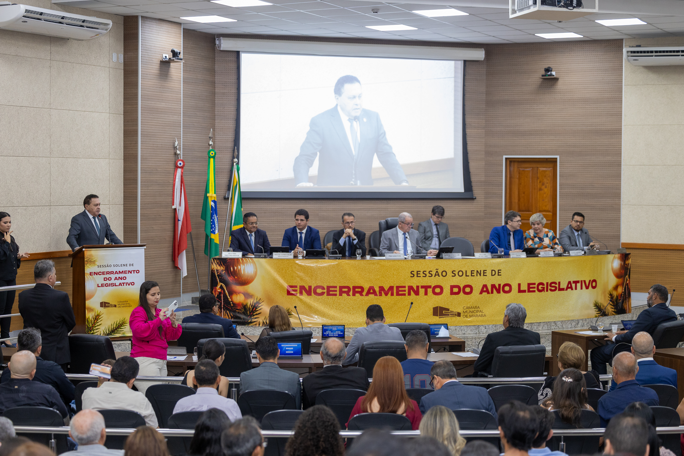 Poder Legislativo encerra 2023 com homenagem a 21 personalidades