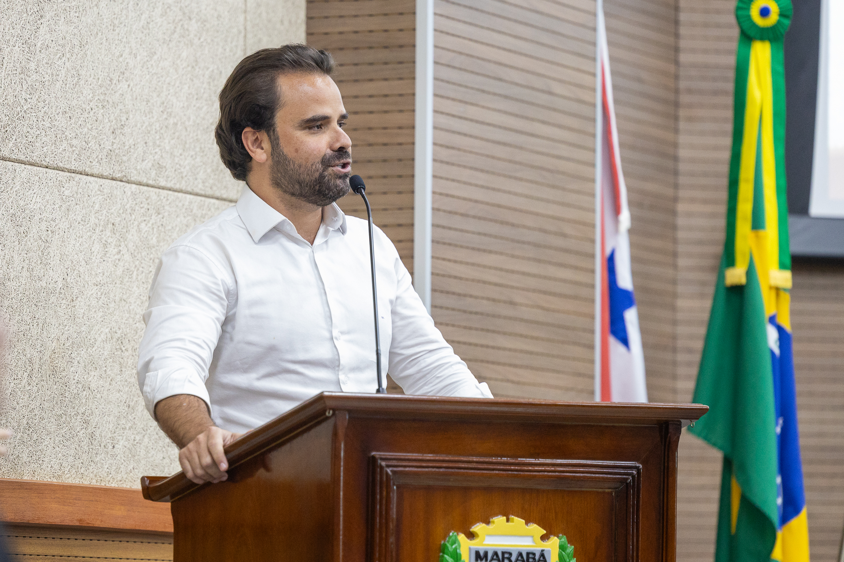 Prefeito e vice recém-eleitos discursam na Câmara e pregam união com o Legislativo