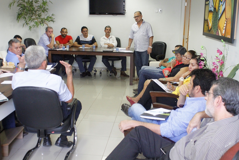 Prefeito João Salame presta esclarecimentos à Comissão de Educação da Câmara