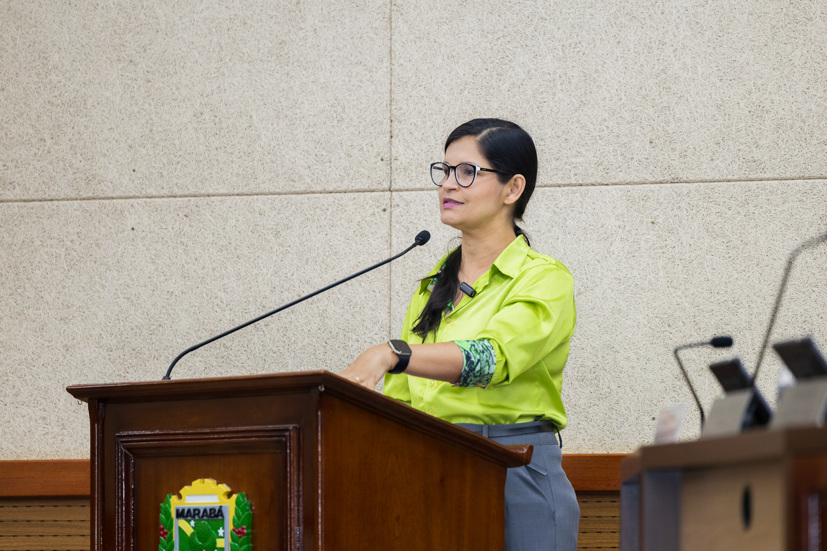 Priscila Veloso rebate acusações sobre acúmulo de funções no serviço público