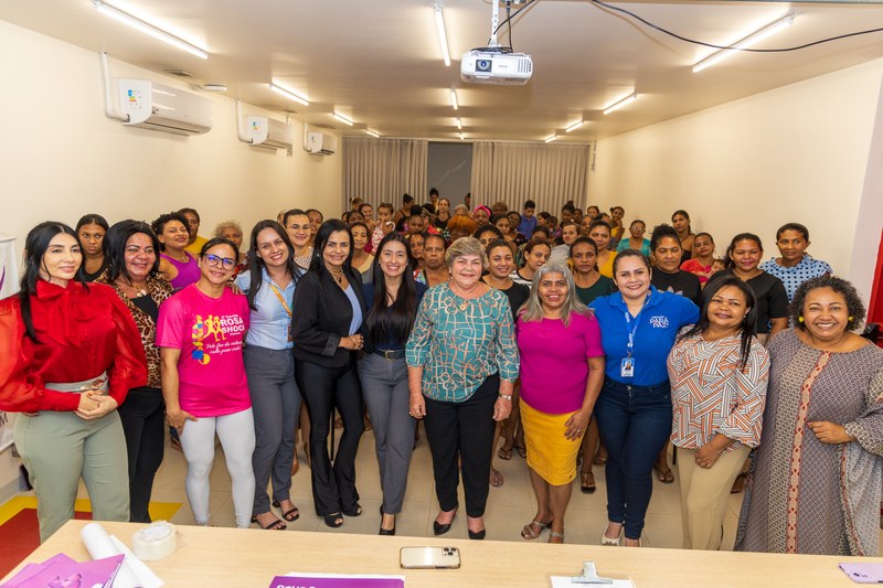 Procuradoria da Mulher acompanha entrega de cestas básicas na Usipaz