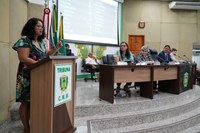 Professora usa a tribuna da Câmara e denuncia racismo estrutural