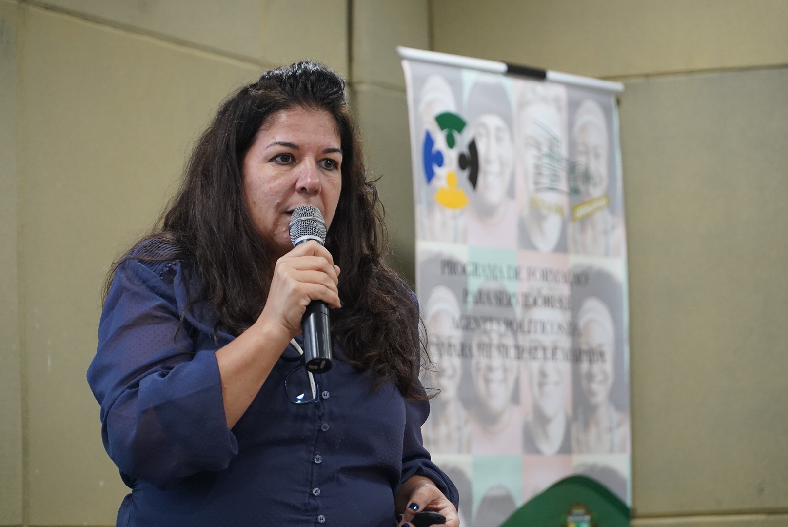 Psicóloga da Unifesspa ministra palestra para servidores da Câmara