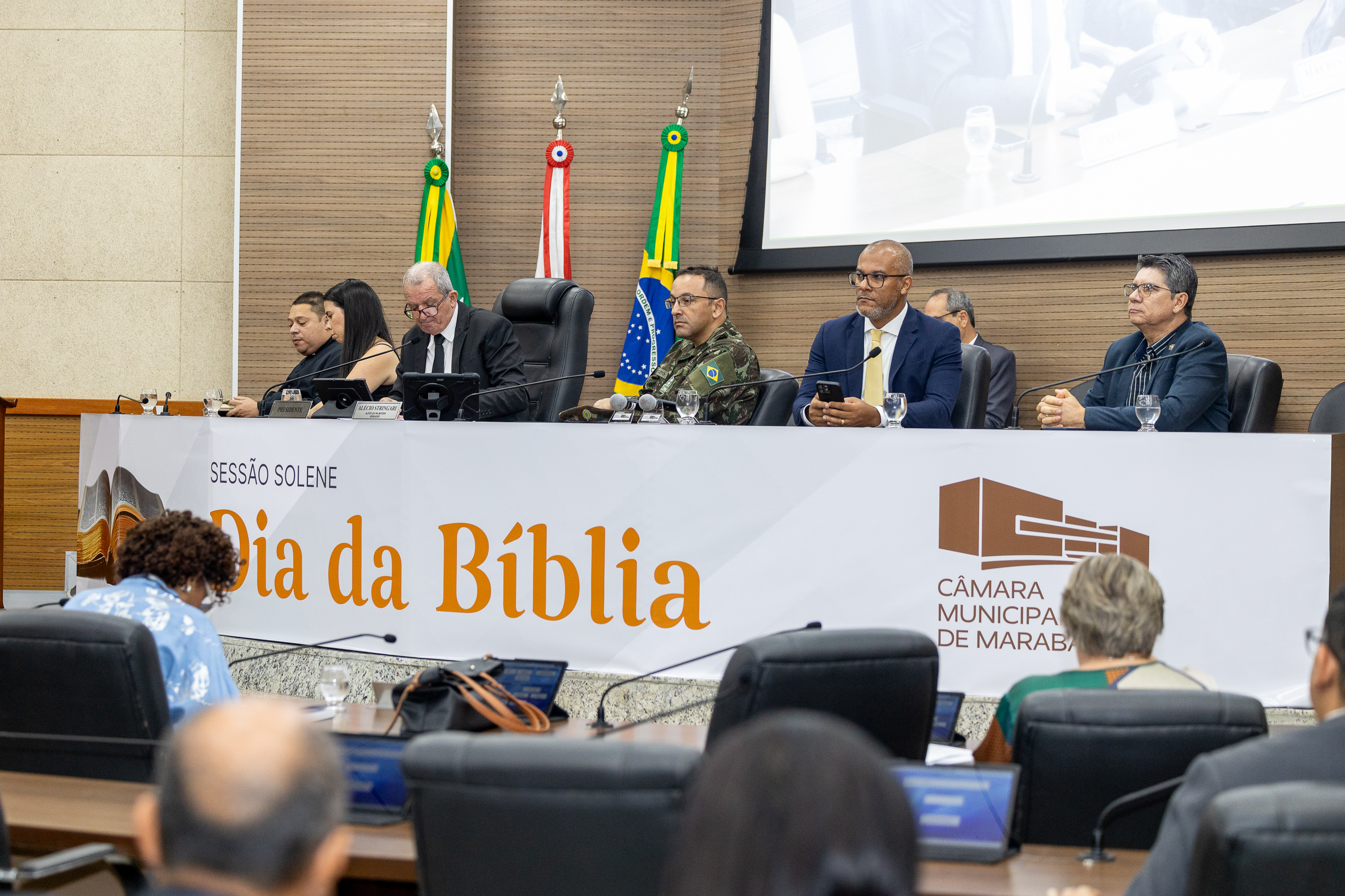 Sessão do Dia da Bíblia homenageia 13 pessoas e projetos de Marabá