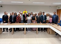 𝗨𝗯𝗶𝗿𝗮𝗷𝗮𝗿𝗮 𝗵𝗼𝗺𝗲𝗻𝗮𝗴𝗲𝗶𝗮 𝗽𝗿𝗶𝗺𝗲𝗶𝗿𝗮-𝗱𝗮𝗺𝗮 𝗟𝗮𝗻𝘂́𝘇𝗶𝗮 𝗟𝗼𝗯𝗼 𝗰𝗼𝗺 𝗠𝗼𝗰̧𝗮̃𝗼 𝗱𝗲 𝗔𝗽𝗹𝗮𝘂𝘀𝗼