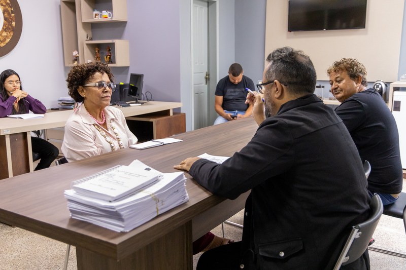 Vereadores e pais de alunos cobram professores e merenda regular nas escolas