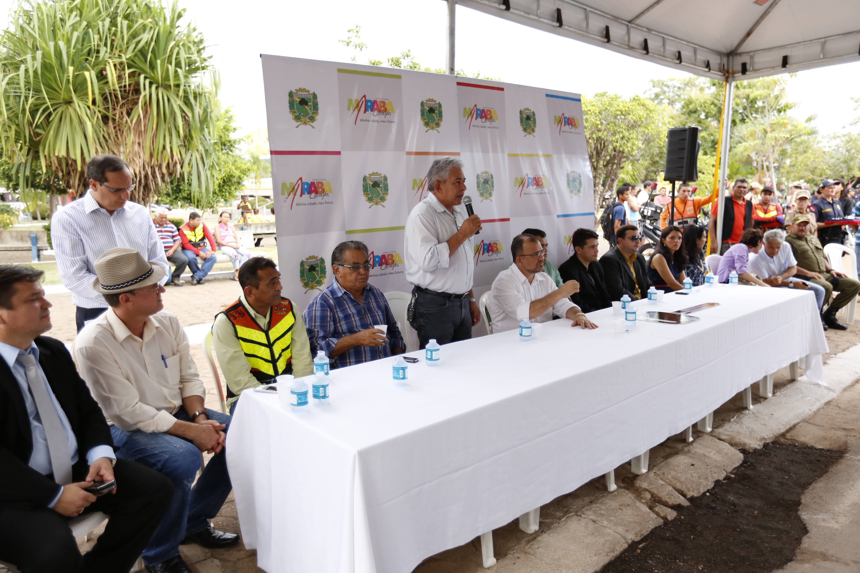 Vereadores participam de cerimônia de entrega de veículos à segurança municipal